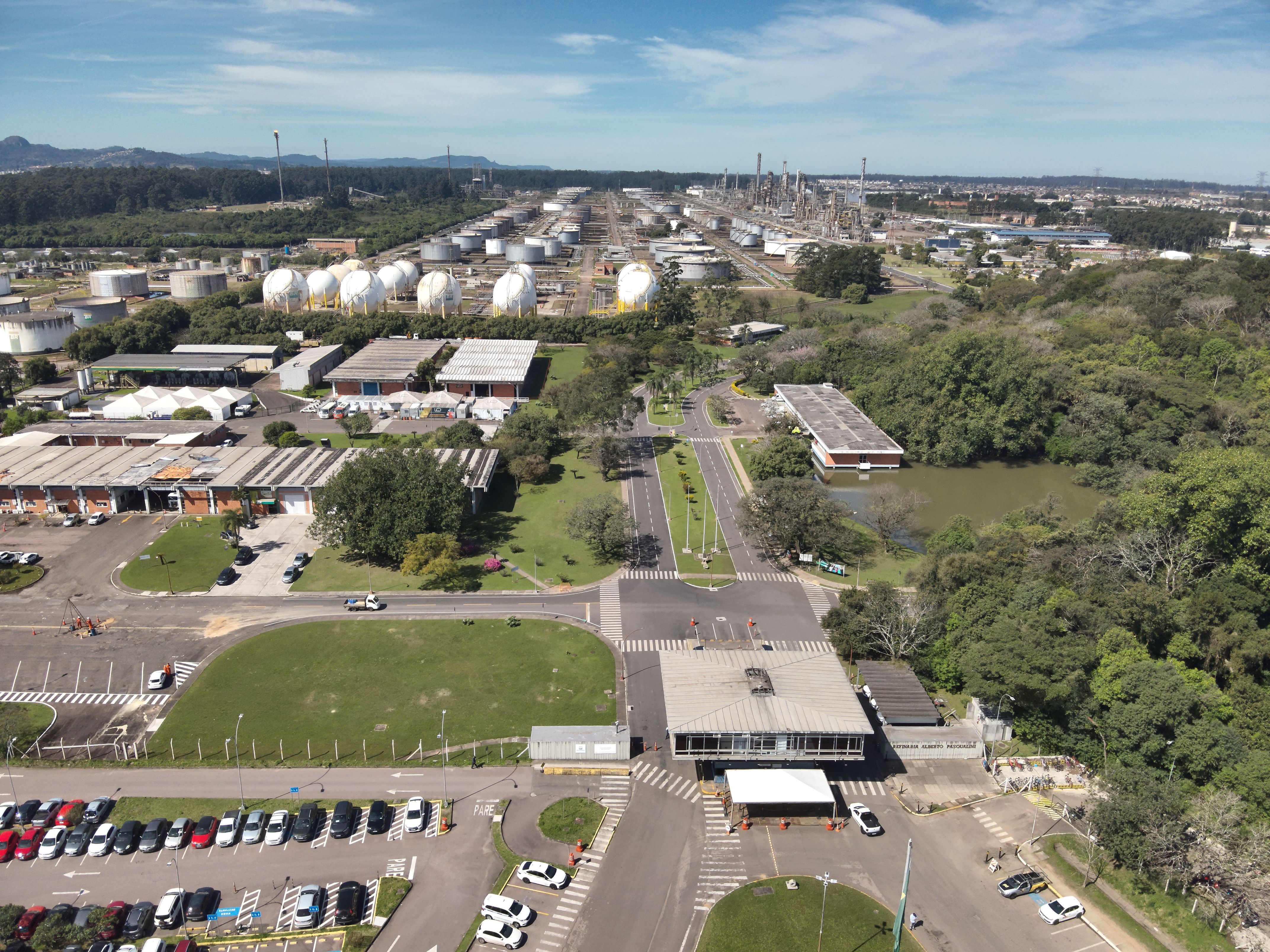 Imagem aérea da Refap